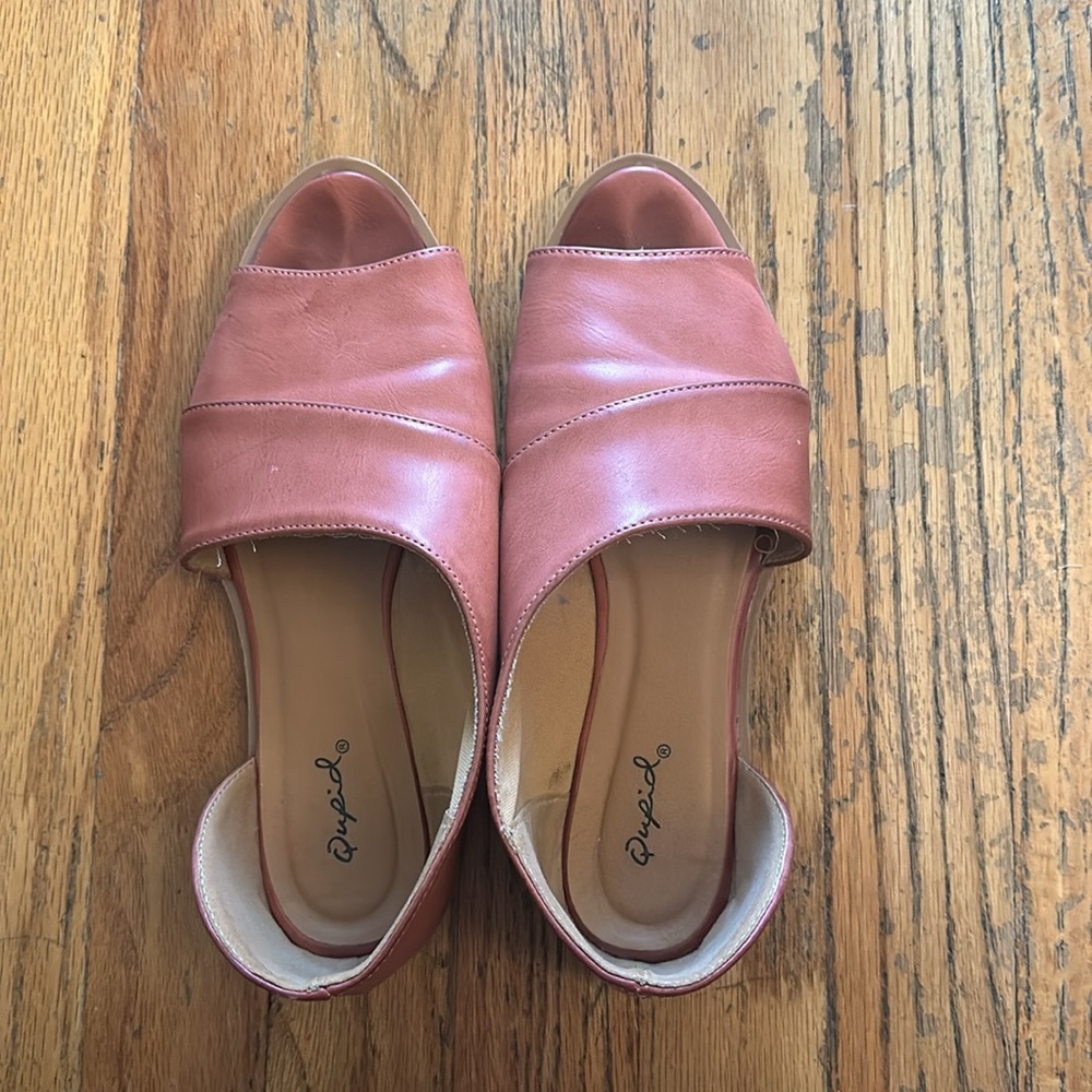 Mauve / pink flats with cutout